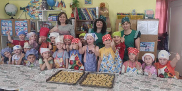«Сделаем сюрприз мы маме, испечем печенье сами» «Сделаем сюрприз мы маме, испечем печенье сами».