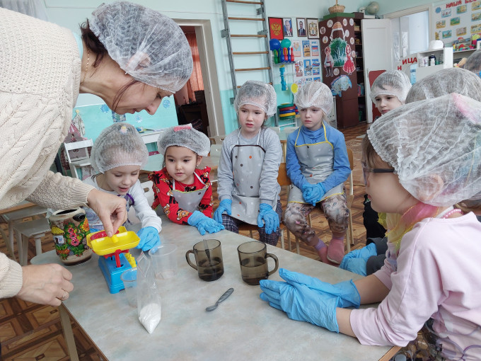 «Удивительный эксперимент: Яйцо в солёной воде!» «Удивительный эксперимент: Яйцо в солёной воде!».